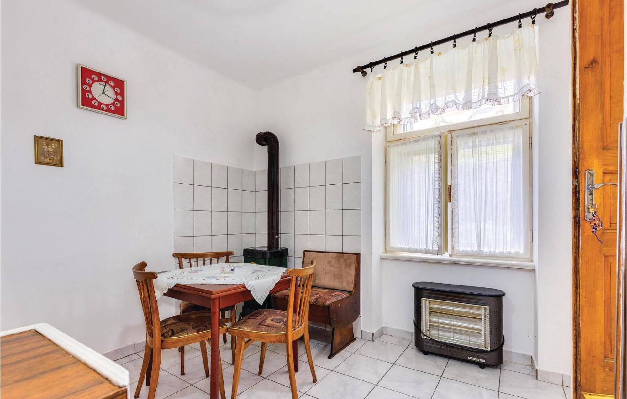 1 Bedroom Beautiful Apartment In Bakar Bagian luar foto